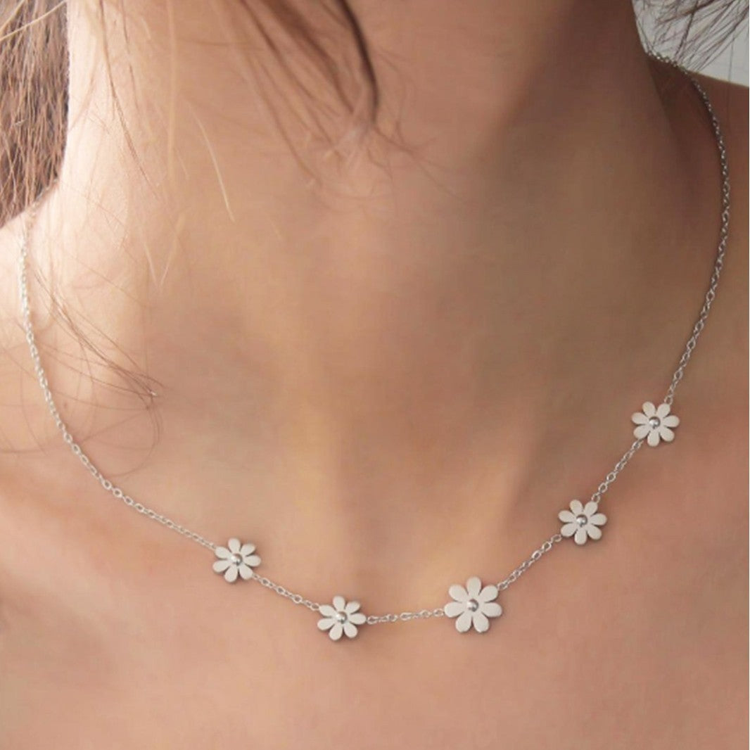 Delicate Daisy Necklace