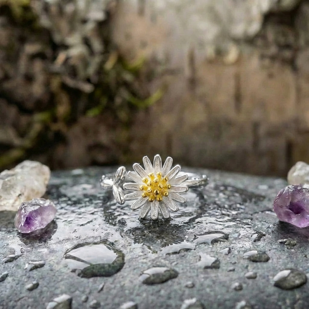 Elegant Daisy Flower Ring
