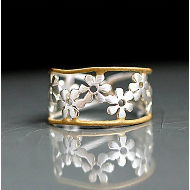 Elegant Daisy Flower Ring