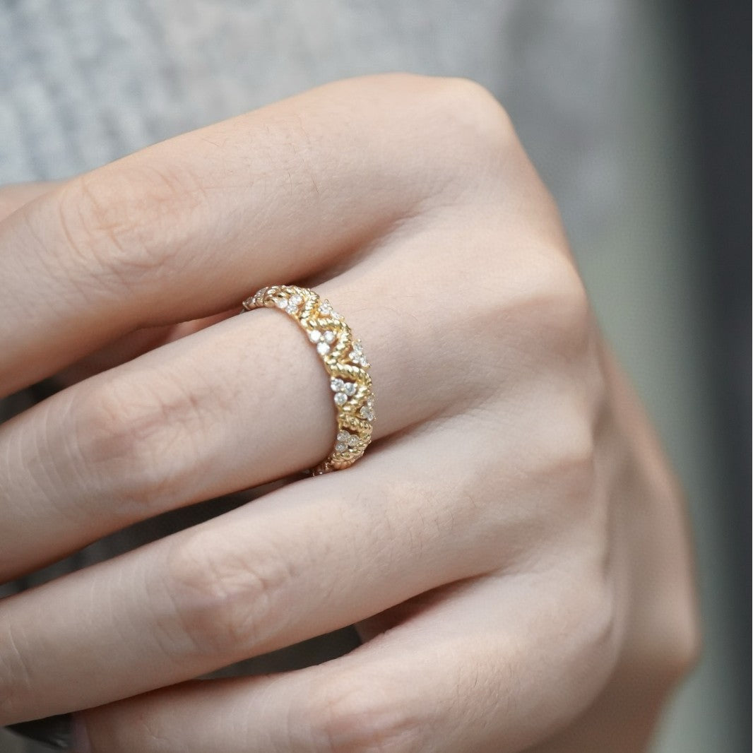 Elegant Gold Diamond Ring