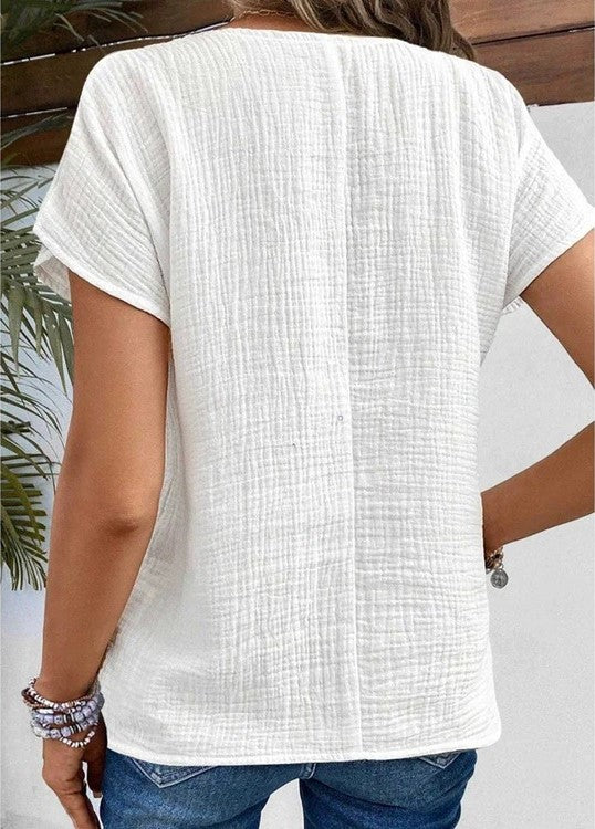 Effortlessly Elegant Blouse with a Timeless Design