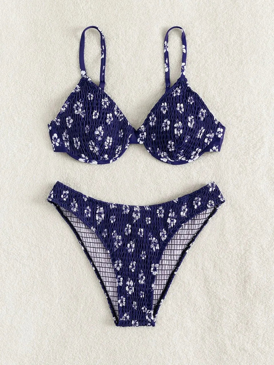 Effortlessly Elegant Bikini with a Timeless Design