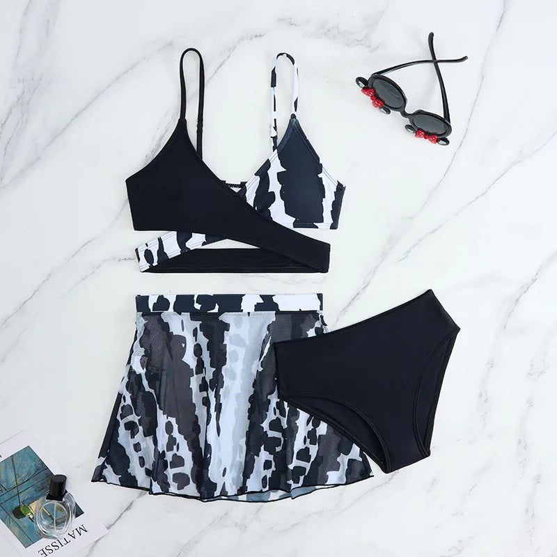 Effortlessly Elegant Bikini with a Timeless Design