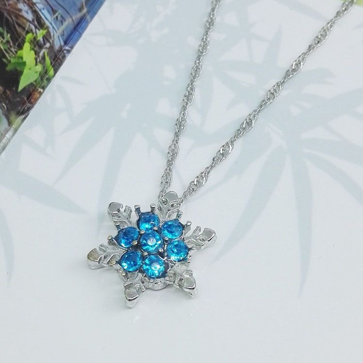 Vintage Icy Blue Crystal Necklace |