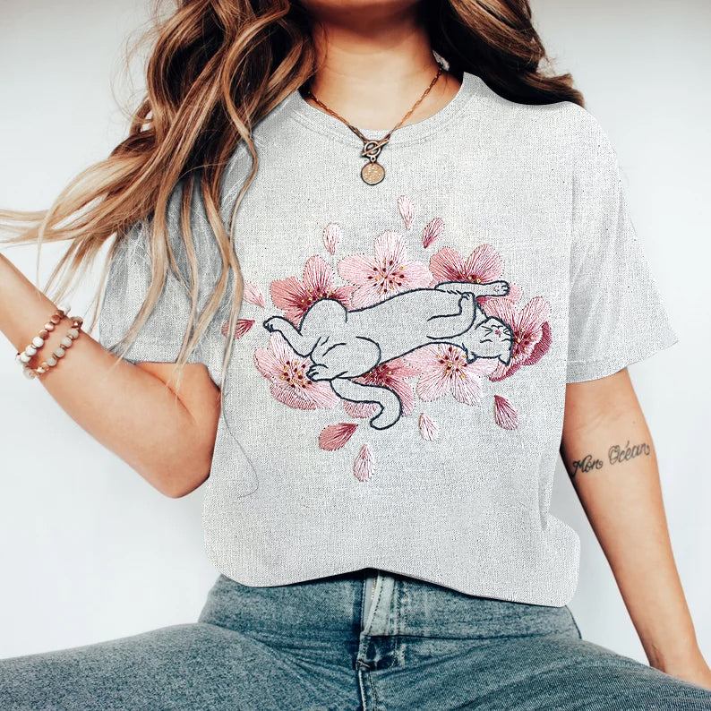 Women's Vintage Floral Cat Art T-shirt elevenforest