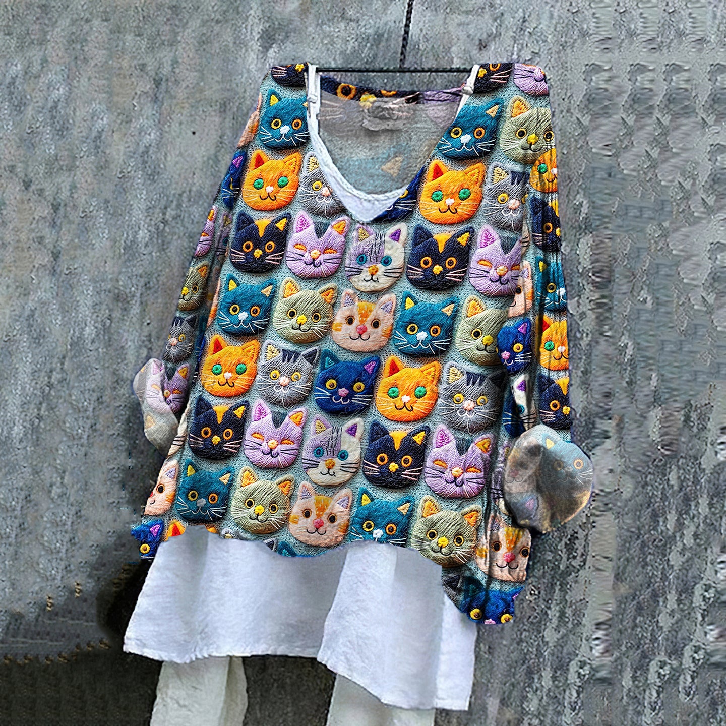 Women's Pop Art Embroidered Cute Cat Print V Neck T-shirt elevenforest