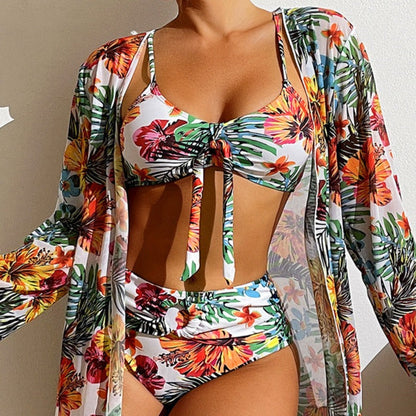 LD | 3-delige bikini met bloemen en gewaad