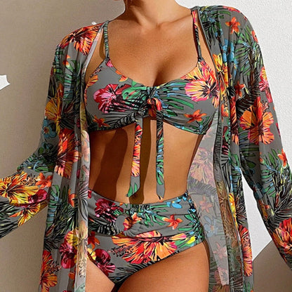 LD | 3-delige bikini met bloemen en gewaad