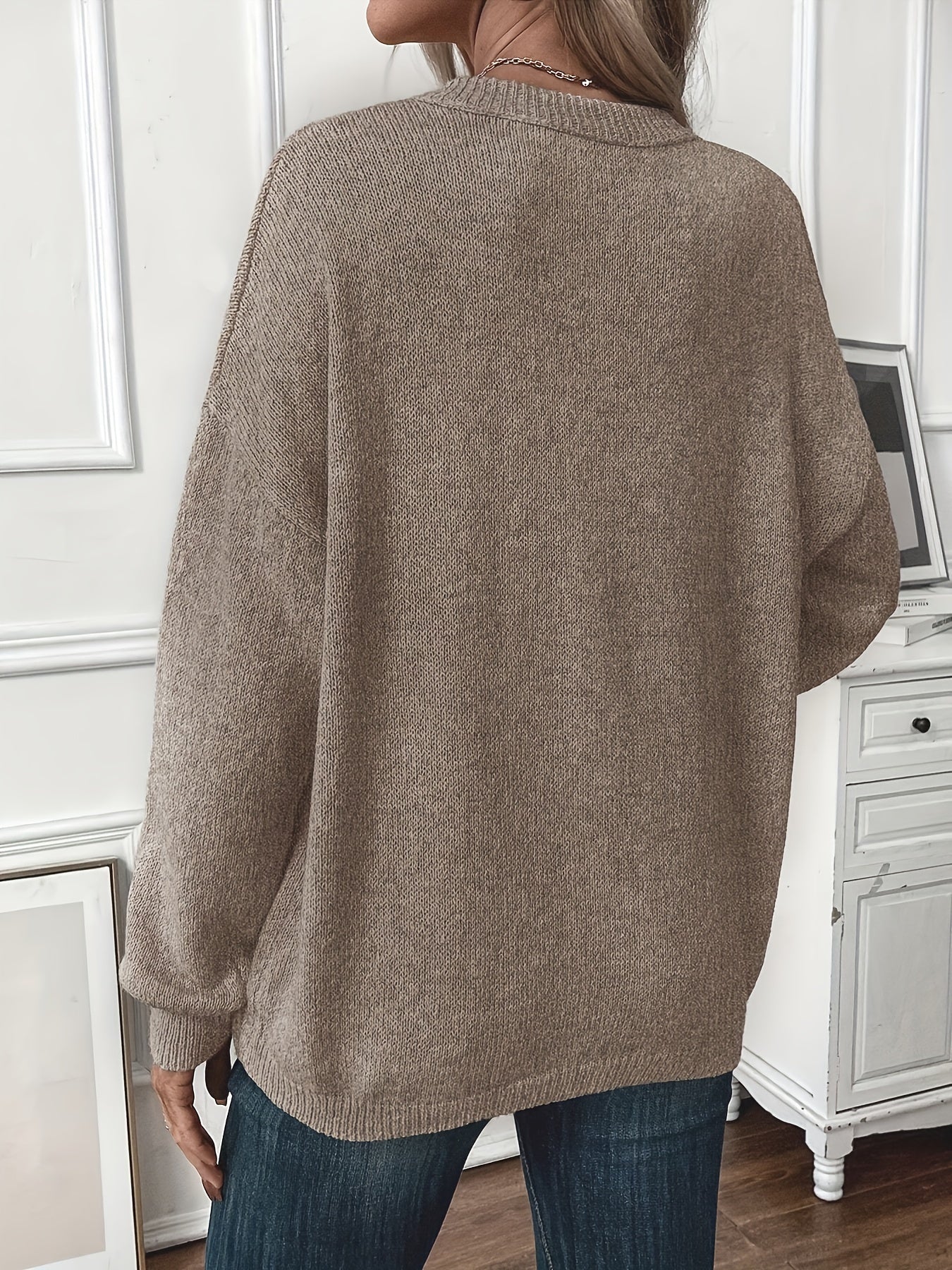 Effortlessly Elegant Sweater with a Timeless Design