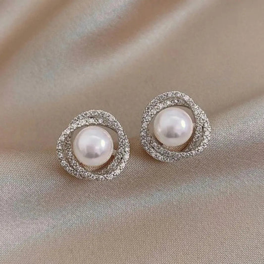 Shiny Spiral Earrings With Pearls