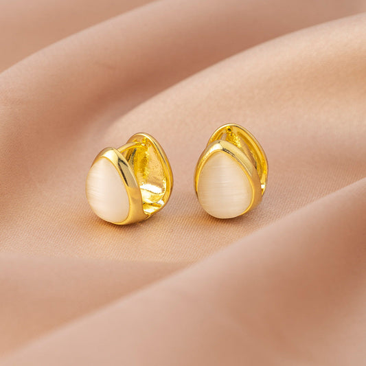 Classic Pearl Earrings
