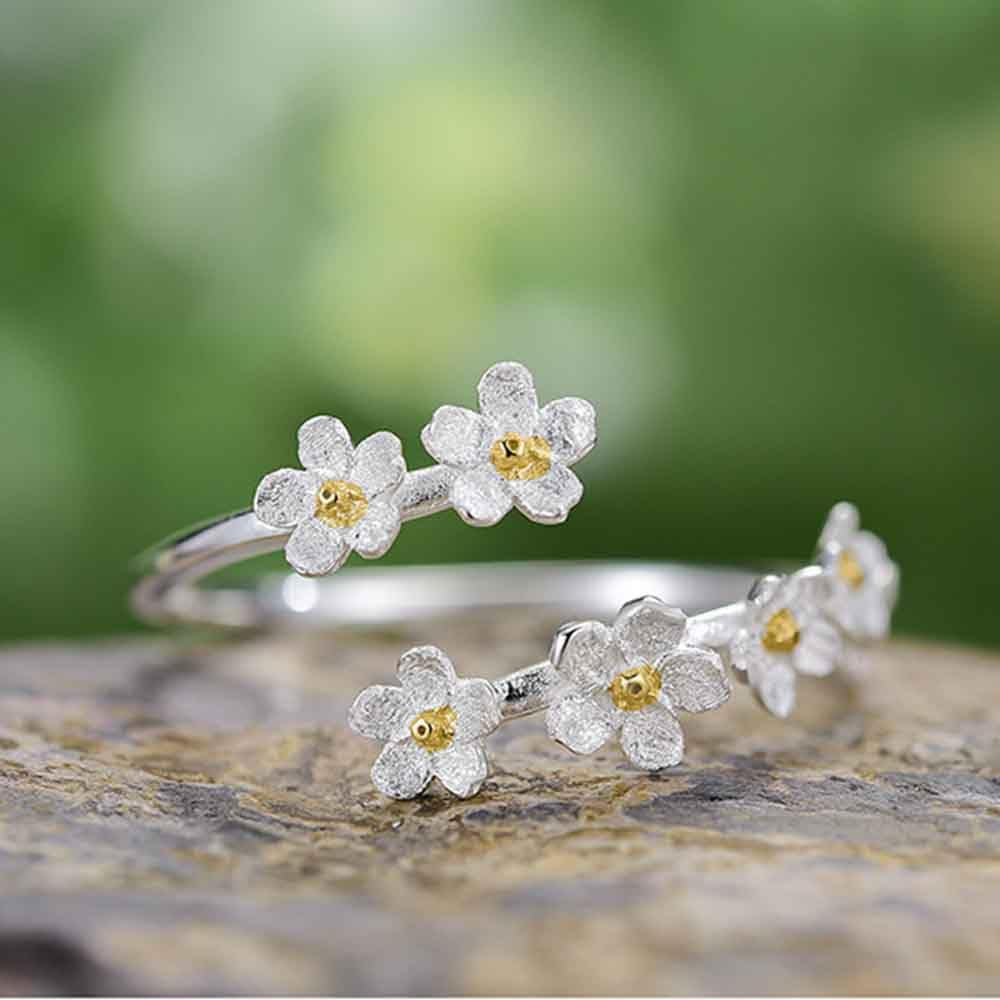 Delicate Daisy Ring