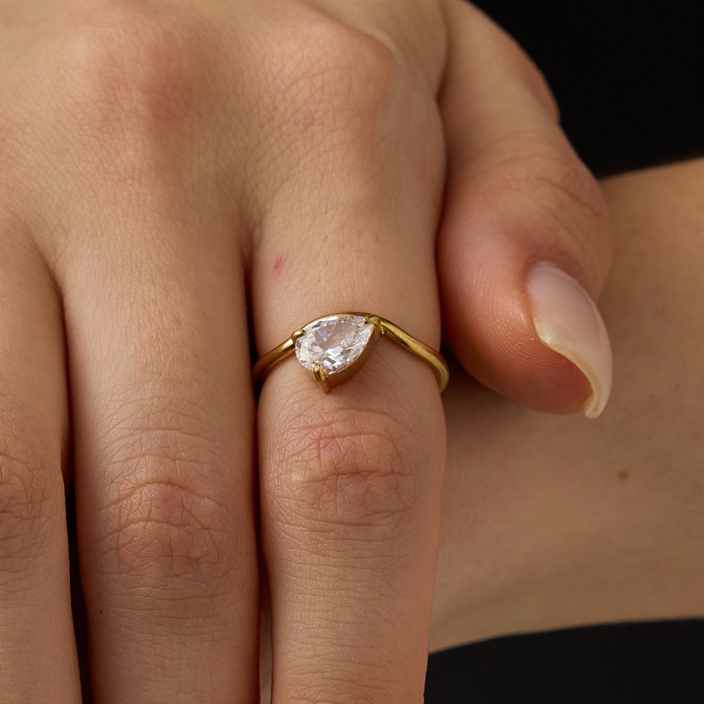 Elegant Crystal Ring