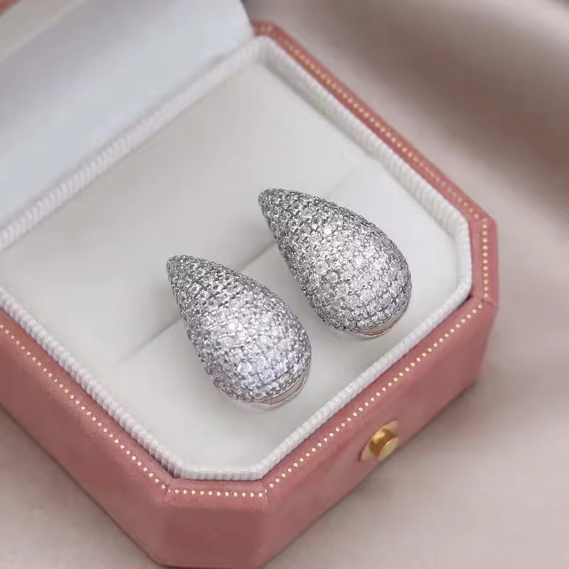 Elegant Crystal Teardrop