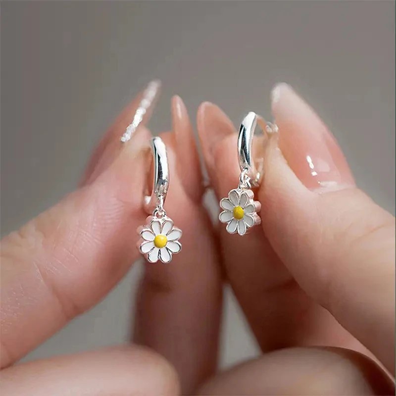 Elegant Daisy Earrings