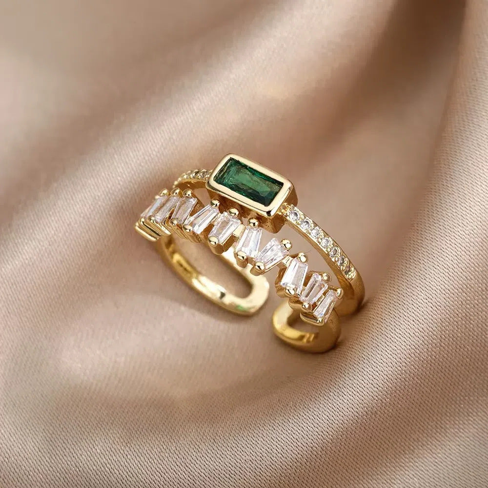 Elegant Emerald Gold Ring
