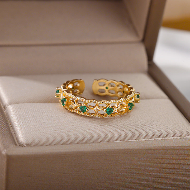 Elegant Emerald Gold Ring