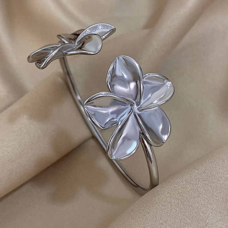 Elegant Flower Bracelet