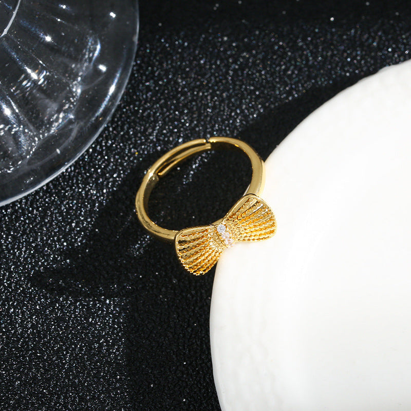 Elegant Gold Bow Ring