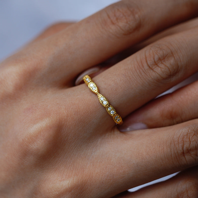 Elegant Gold Diamond Ring