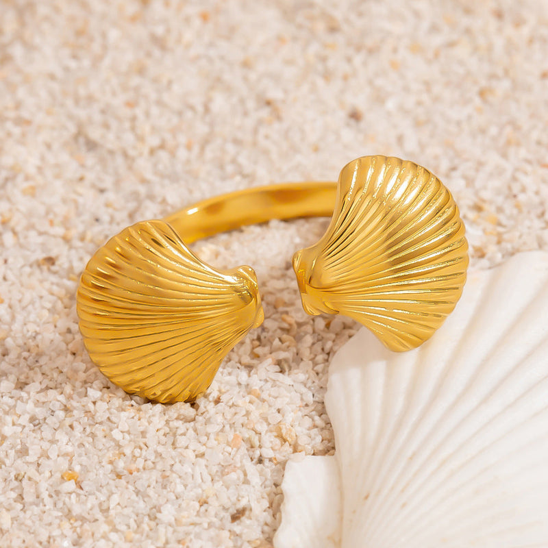 Elegant Gold Shell Ring