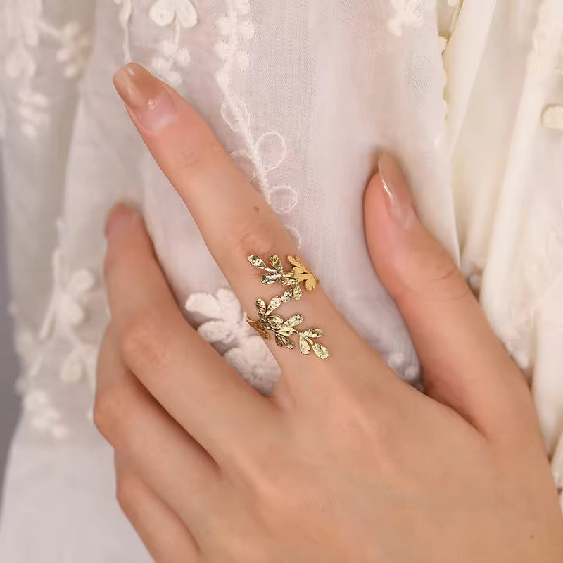Elegant Leaf Crystal Ring