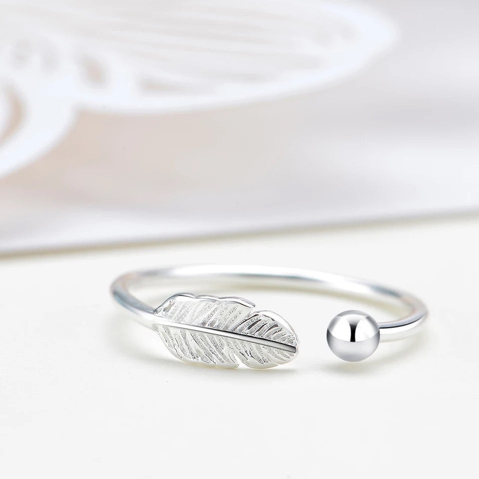 Elegant Leaf Pearl Ring