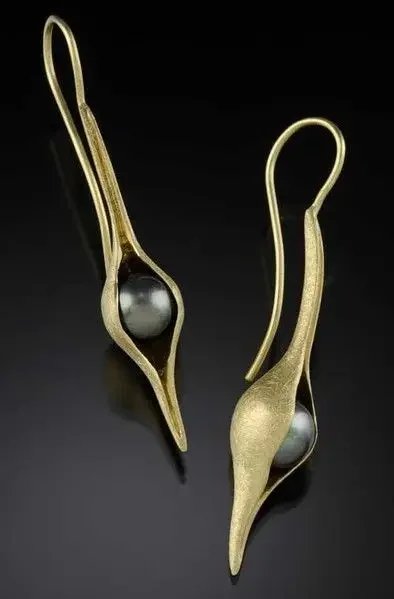 Elegant Pearl Dangle