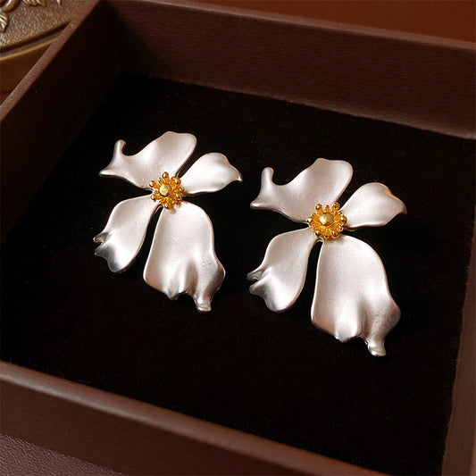 Elegant Pearl Flower Earrings