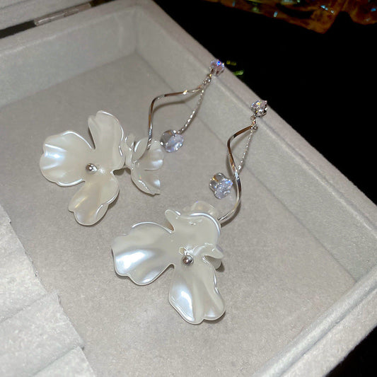 Elegant Pearl Flower Earrings