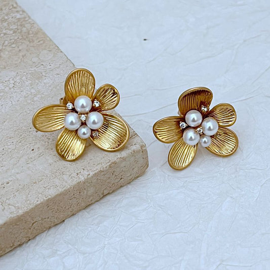 Elegant Pearl Flower Earrings