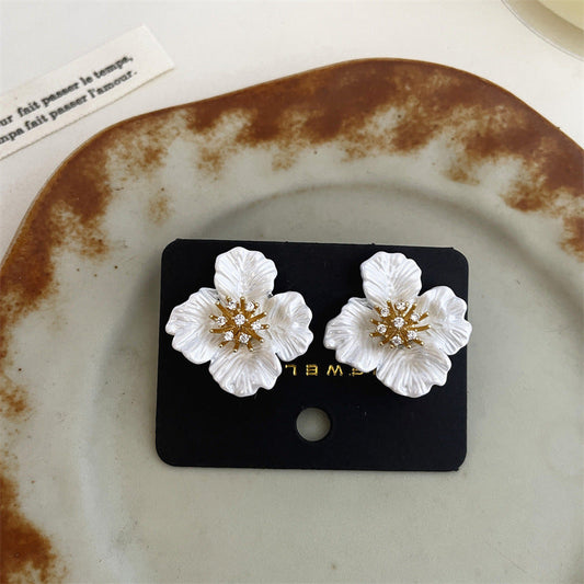 Elegant Pearl Flower Earrings