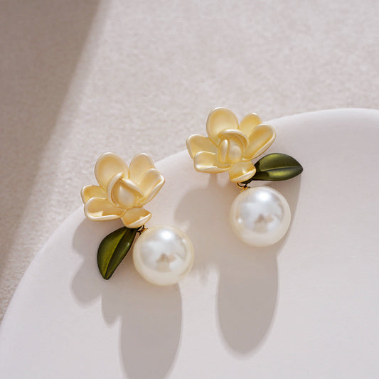 Elegant Pearl Flower Earrings