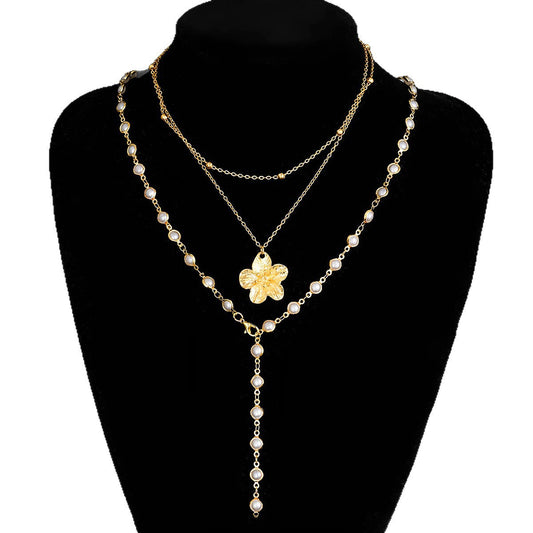 Elegant Pearl Flower Necklace