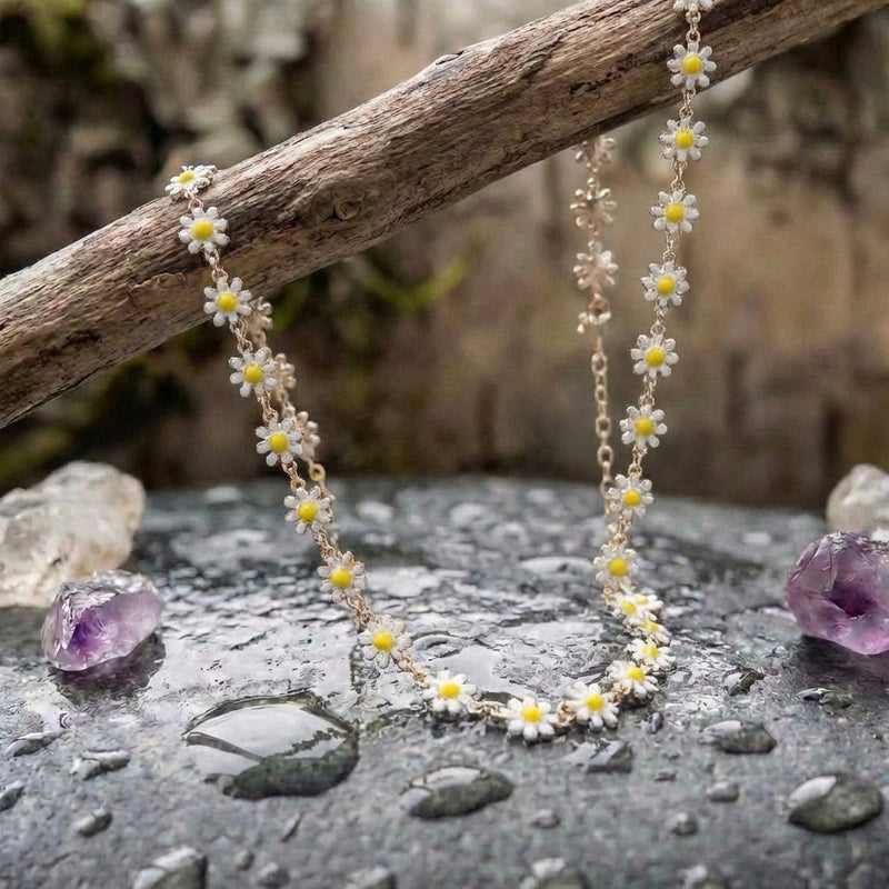 Gold Daisy Necklace