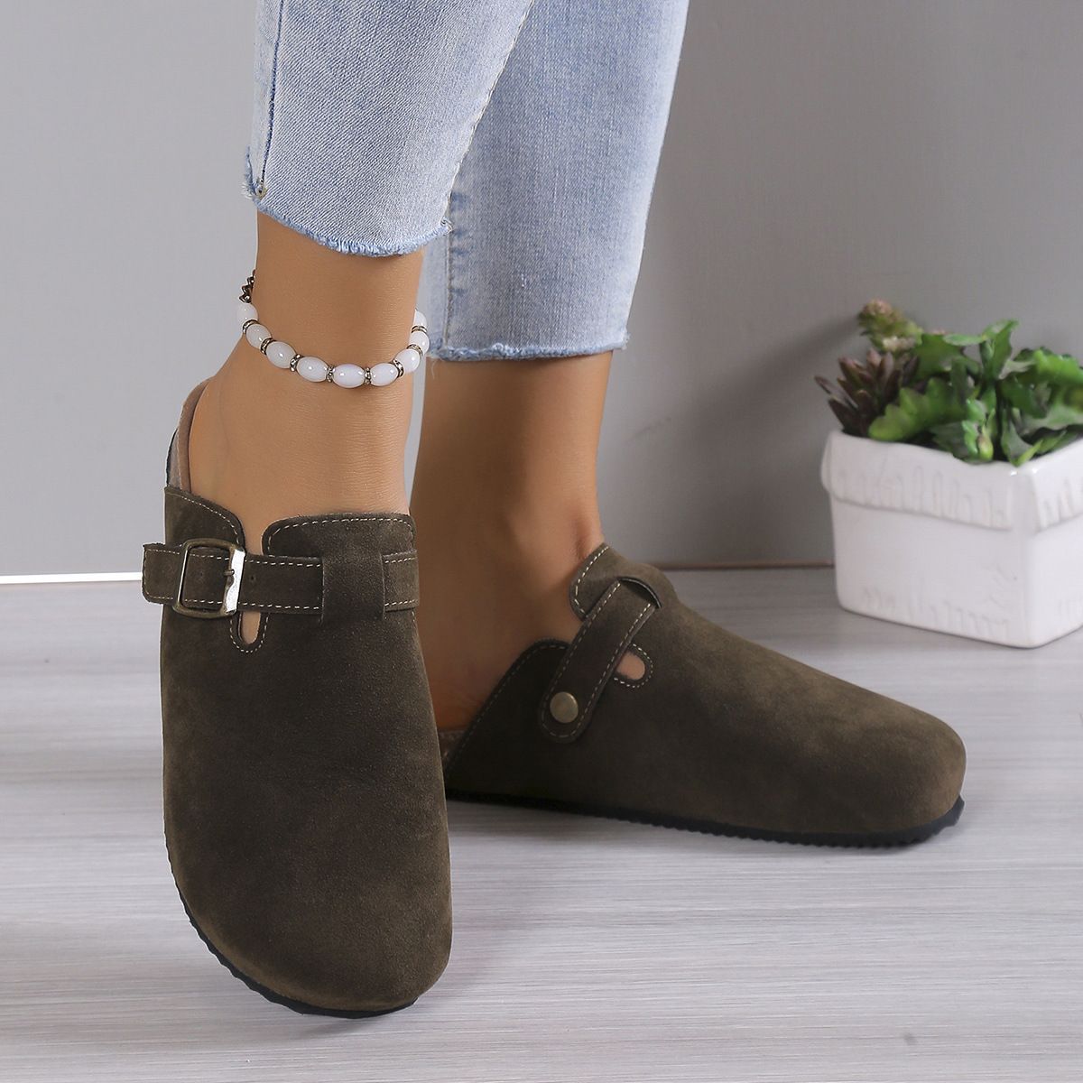 Chic Orthopedic Sandals with Unique Design