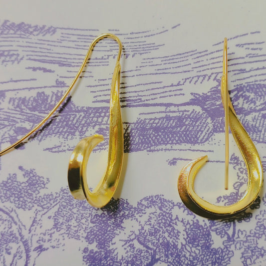 Schitterende Gouden Oorbel voor dagelijks gebruik