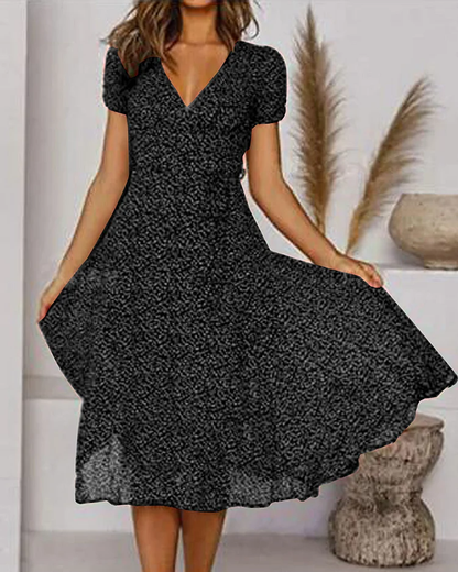 LD | Bedrukte chiffon jurk met korte mouwen en V-halslijn