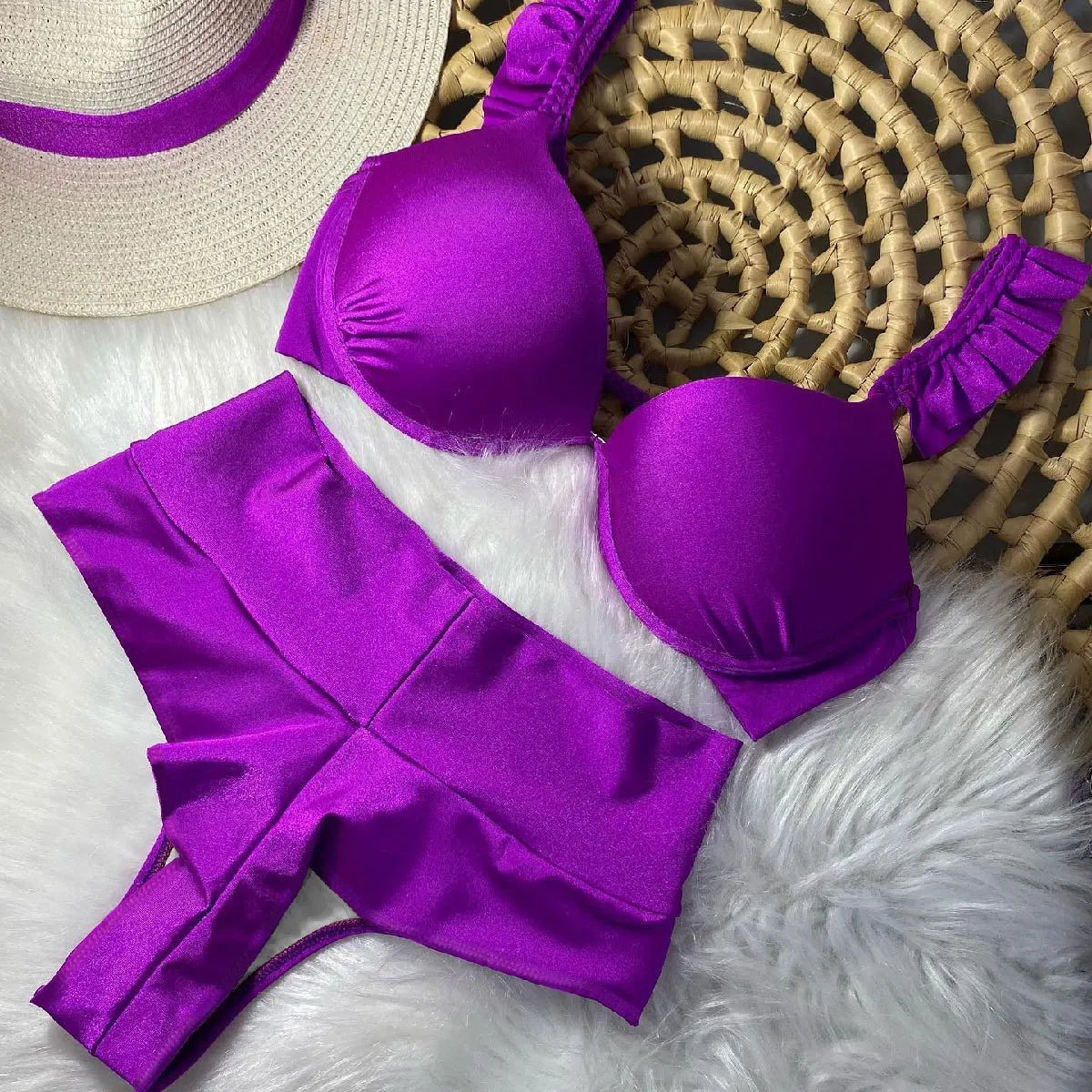 Effortlessly Elegant Bikini with a Timeless Design
