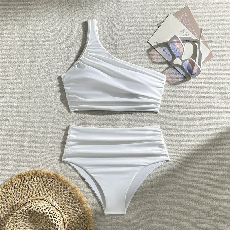Effortlessly Elegant Bikini with a Timeless Design