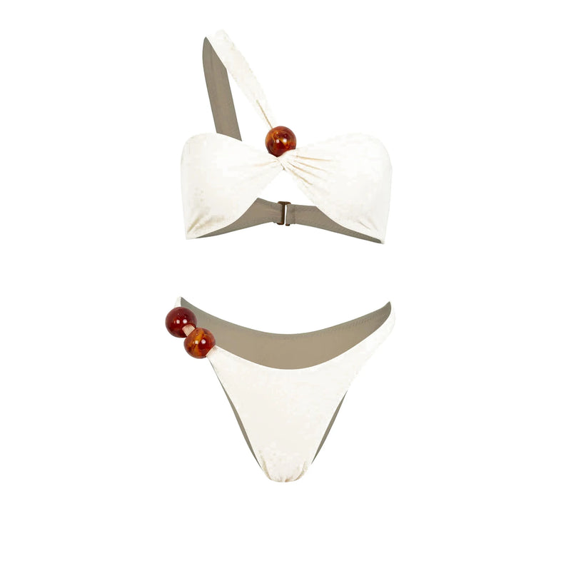 Effortlessly Elegant Bikini with a Timeless Design
