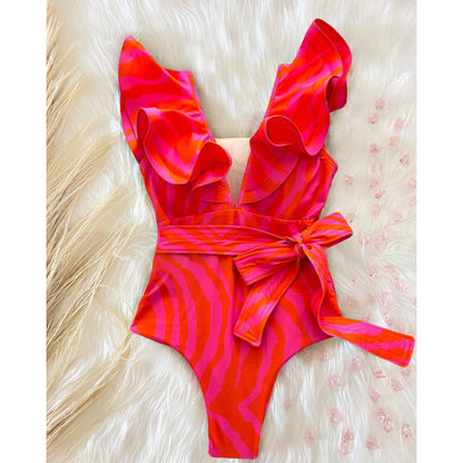 Effortlessly Elegant Bathing Suit with a Timeless Design