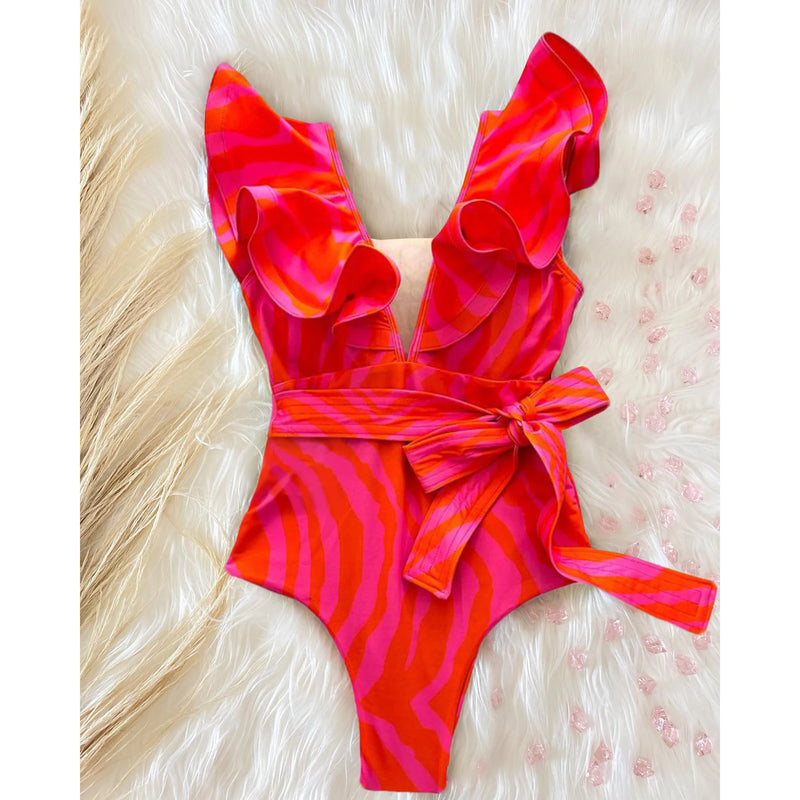 Effortlessly Elegant Bathing Suit with a Timeless Design