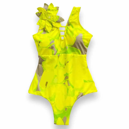 Effortlessly Elegant Bathing Suit with a Timeless Design