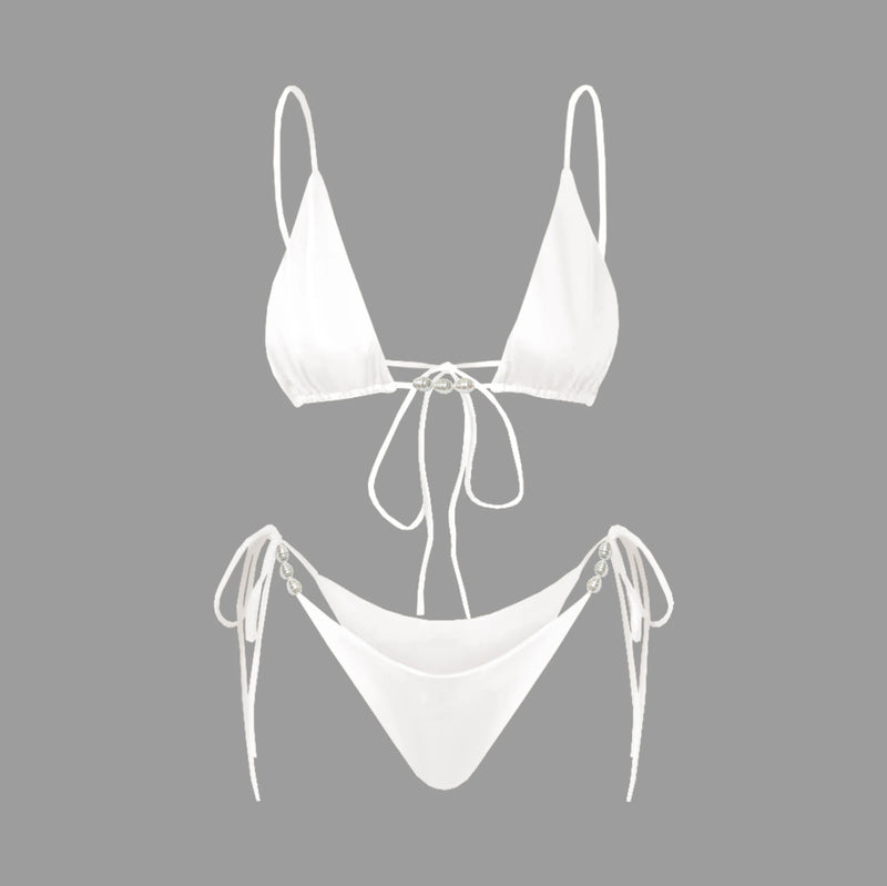 Effortlessly Elegant Bikini with a Timeless Design