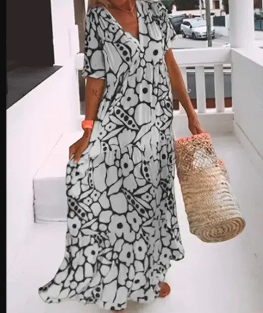 Beautifully Finished Dress in a Timeless Design