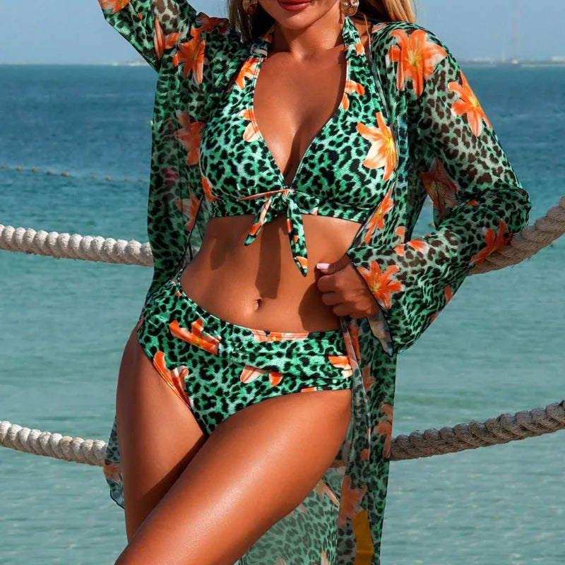 Effortlessly Elegant Bathing Suit with a Timeless Design