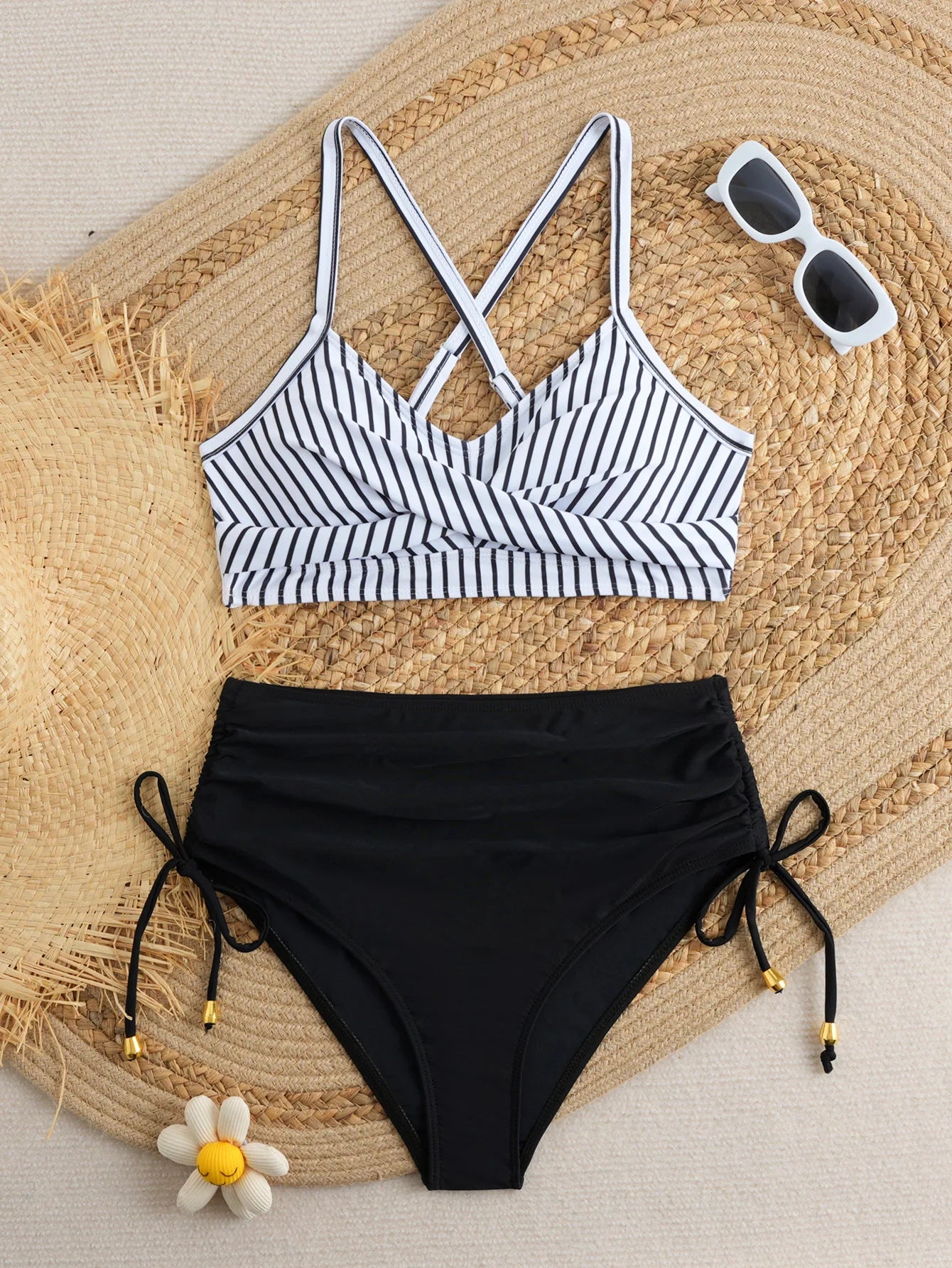 Effortlessly Elegant Bikini with a Timeless Design