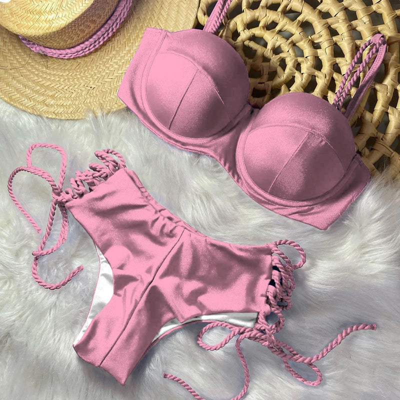 Effortlessly Elegant Bikini with a Timeless Design