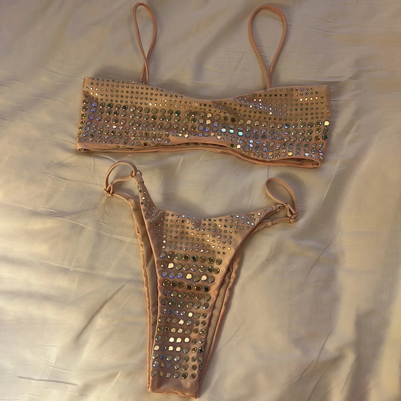 Effortlessly Elegant Bathing Suit with a Timeless Design